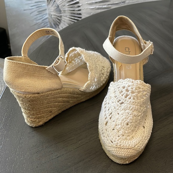 Chico’s Women’s White and Cream Crochet Lace Wedges - Size 7 - Picture 8 of 13